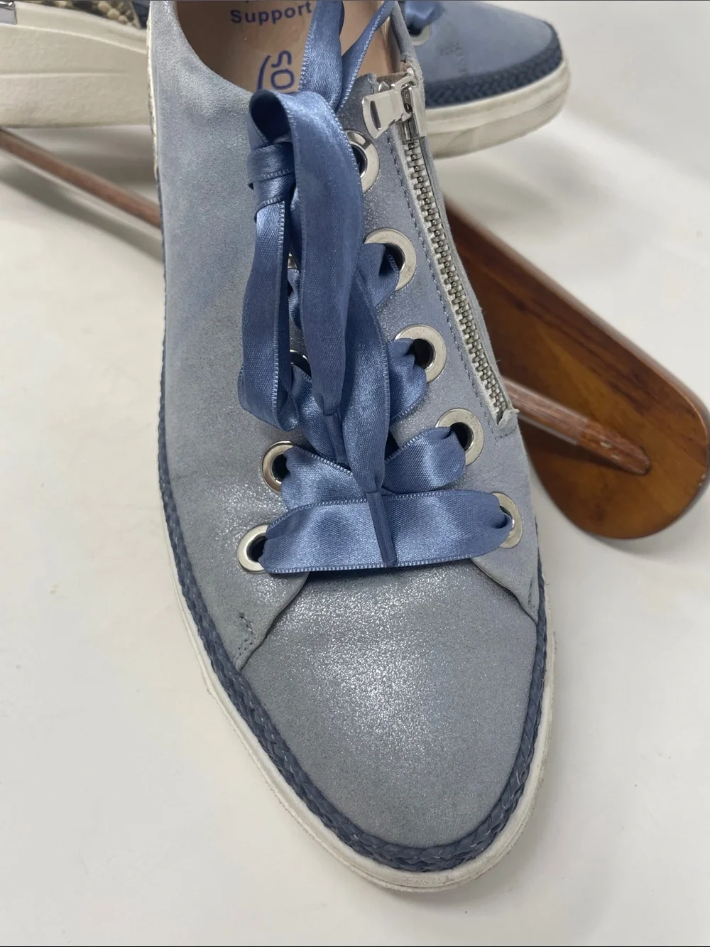 Softwaves Blue & Snakeskin Print Lace-Up Wedged Sneakers Size 9.5